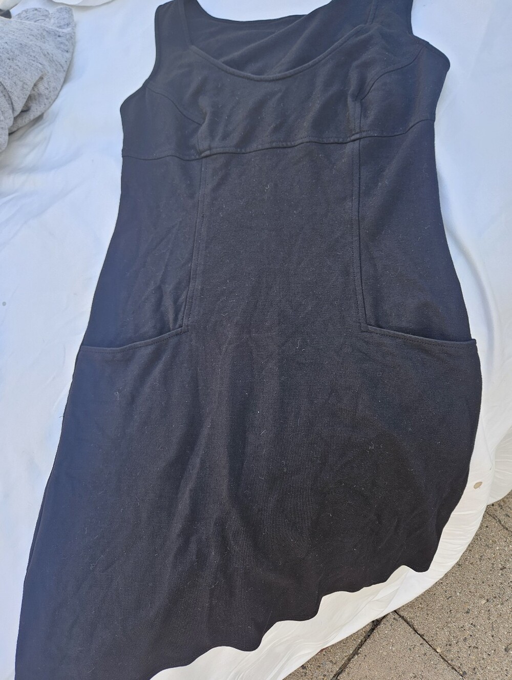 Sleeveless Black Midi Dress with Front Pockets